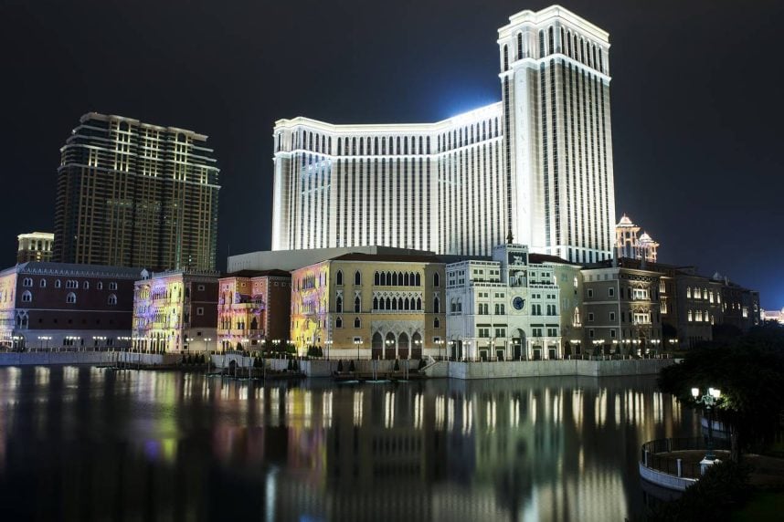 Las Vegas Sands Boosting Holdings in Sands China