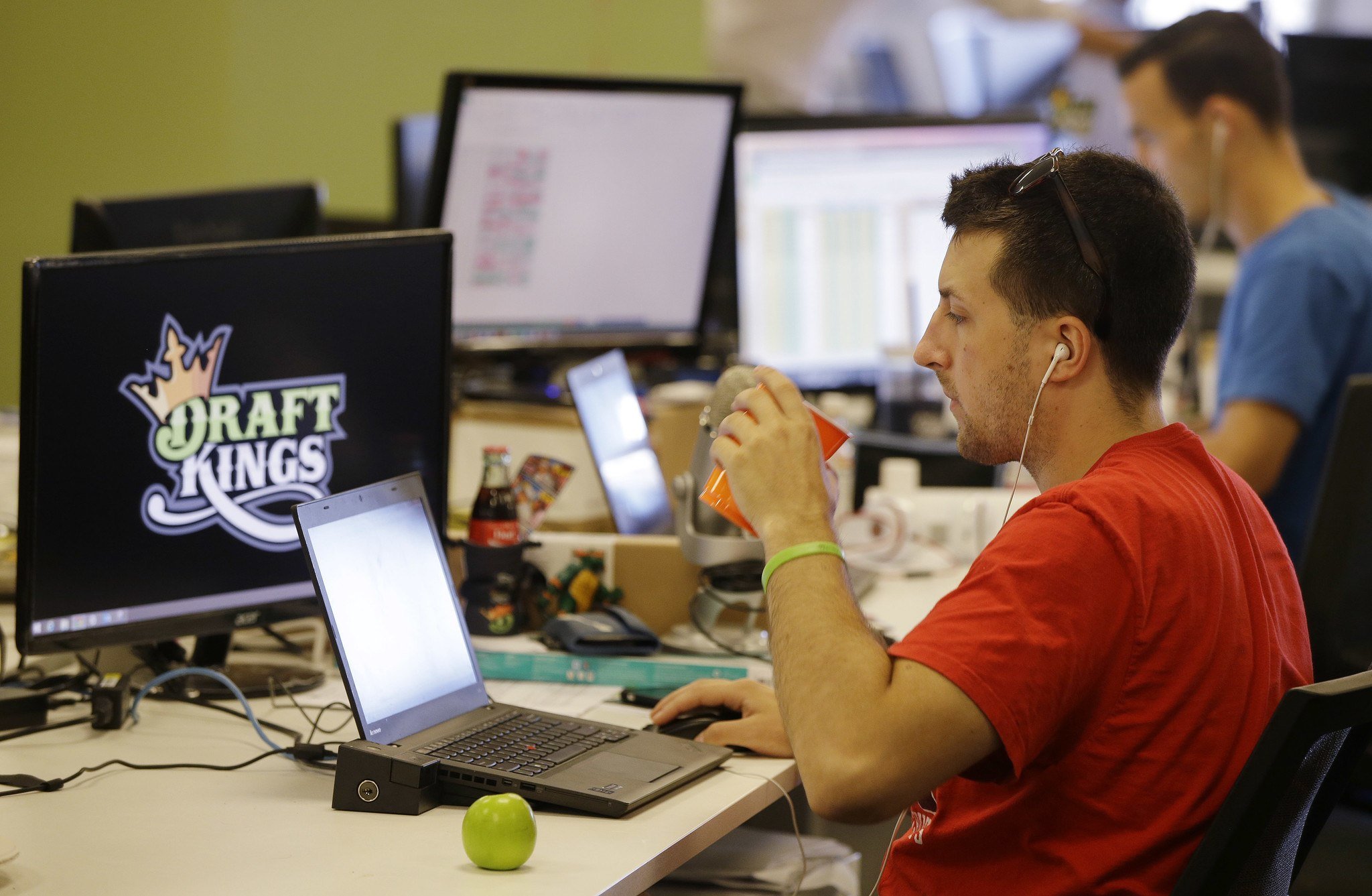 DraftKings Hires Sportsbook Exec Ahead of US Supreme Court Decision on Christie v. NCAA