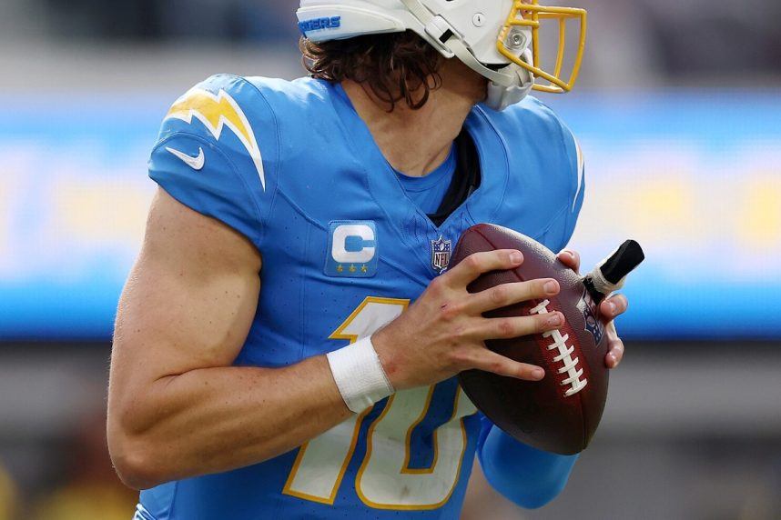 L.A. Chargers QB Justin Hebert Defeats Las Vegas Raiders Despite Injury