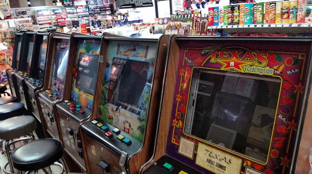 Crooks Steal Eight-Liner Slot Machines by Impersonating Non-Existent Texas Gaming Commission