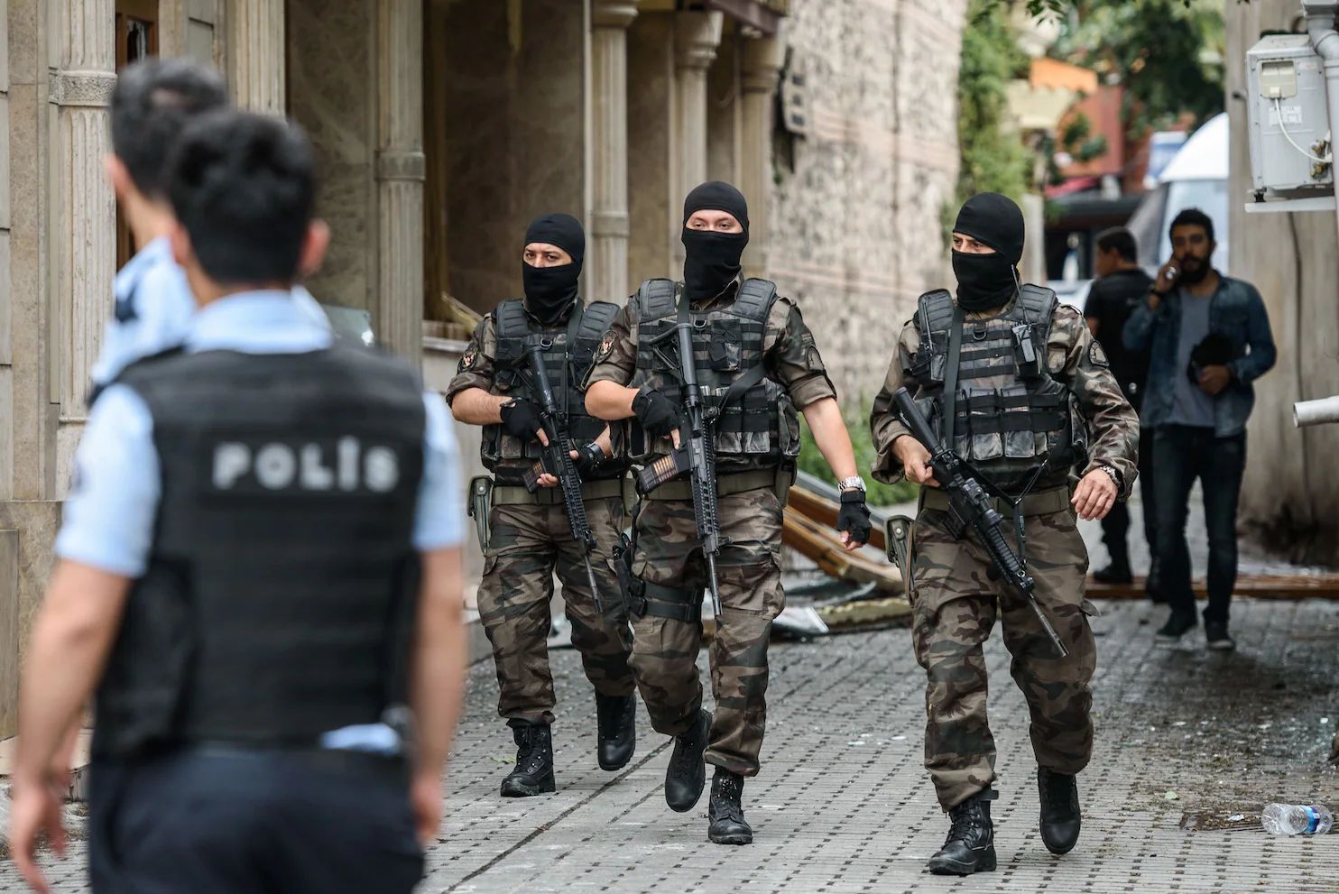 Illegal Gambling Bust in Turkey Leads to 46 Arrest Warrants, Cryptocurrency Seizure