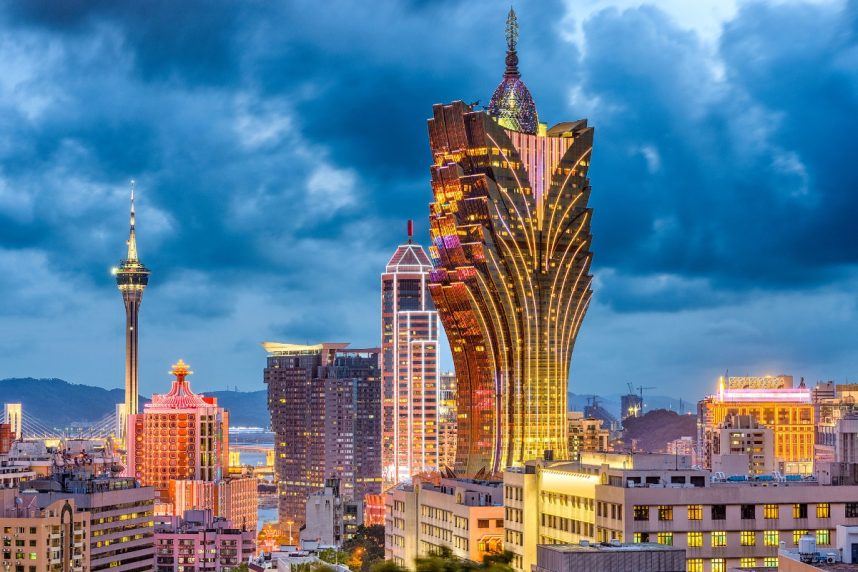 Macau Casino Win Tops Expectations, Gaming Revenue Climbs to $2.42B